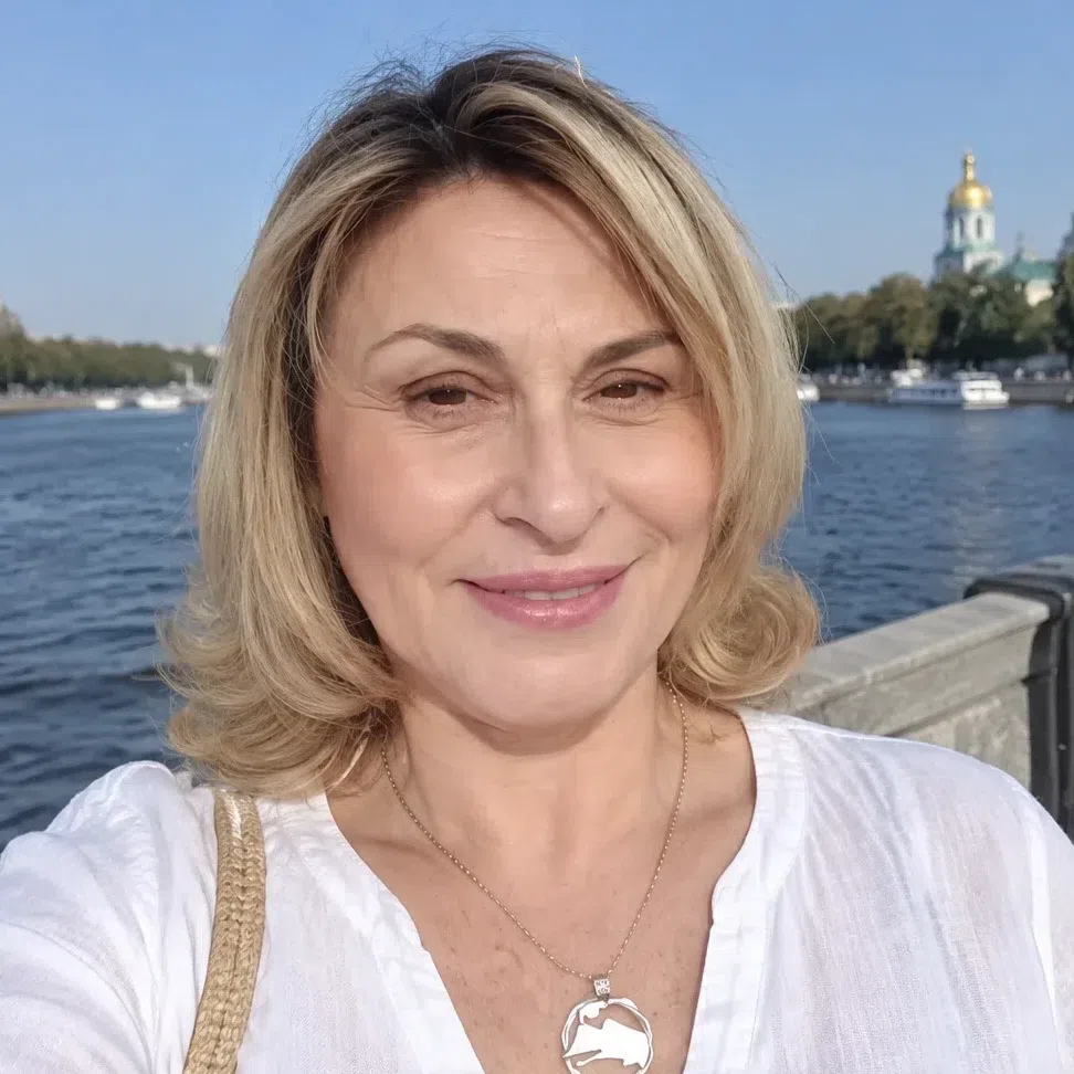 Та же причёска летом на набережной