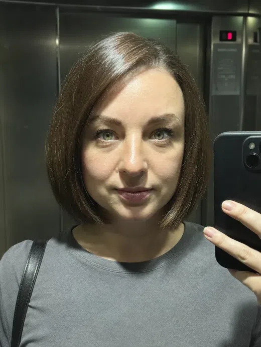 Одно и то же лицо: лифт, свет сверху