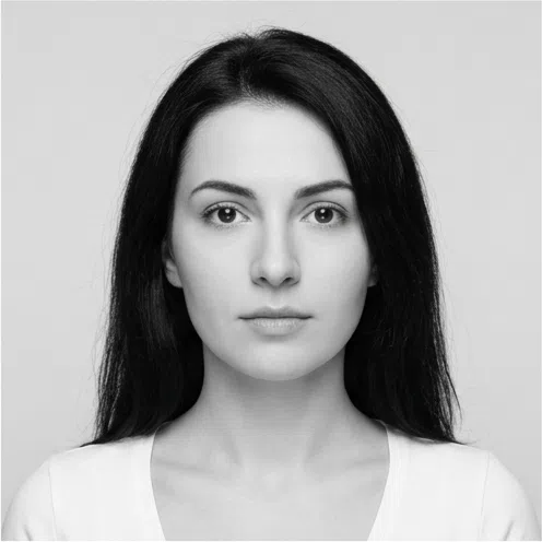 Высокий контраст - в ч/б То же фото в чёрно-белом: волосы и кожа остаются разными по светлоте