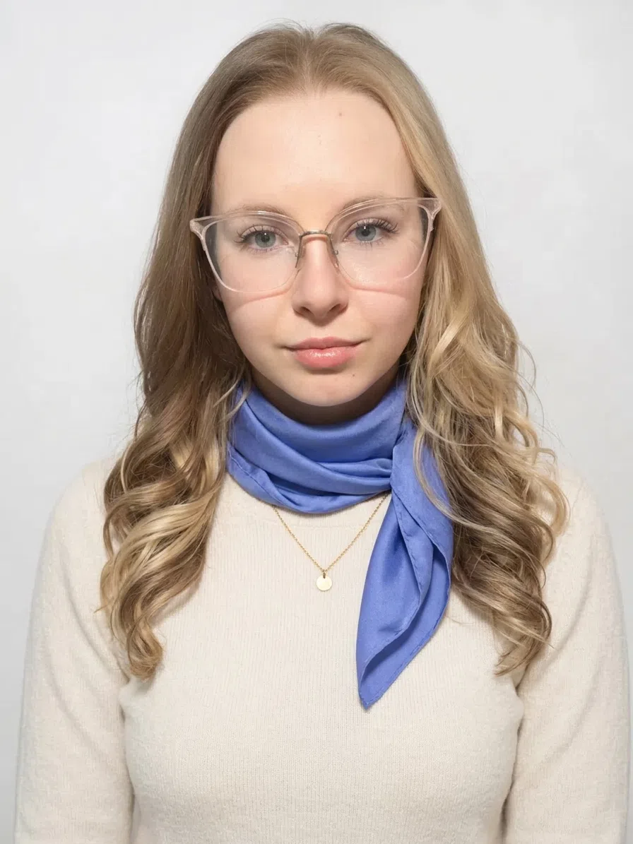 Полина с акцентом барвинковый на светлой базе